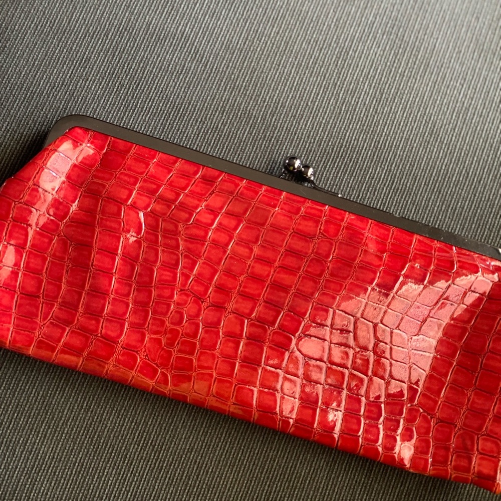Snake skin like red clutch w/leopard cloth inside